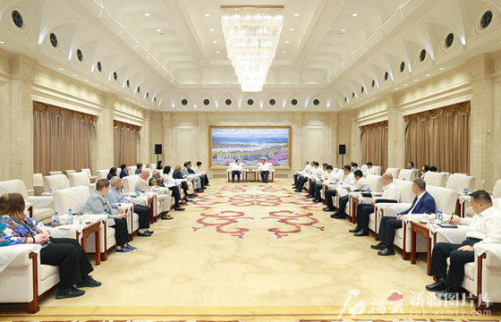 马兴瑞会见“世界汉学家看中国·新疆行”参访团一行