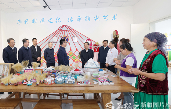 陈小江在阿勒泰地区和兵团北屯市调研