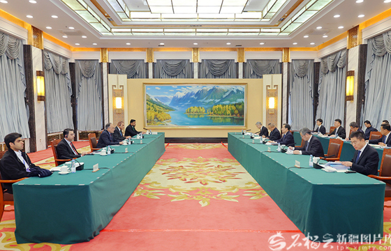 陈小江艾尔肯·吐尼亚孜会见巴基斯坦规划、发展与特别倡议部部长阿赫桑·伊克巴尔