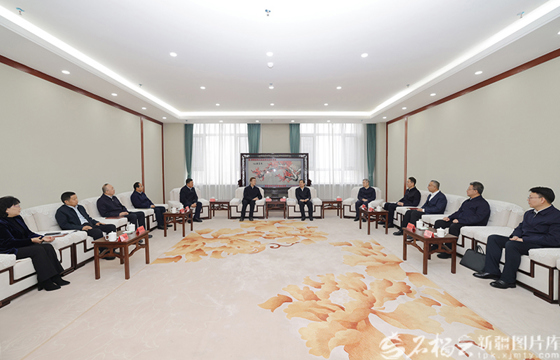 陈小江在新疆医科大学调研并看望新当选院士