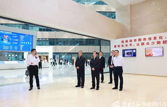 陈小江艾尔肯·吐尼亚孜就推进“人工智能+”工作深入调研