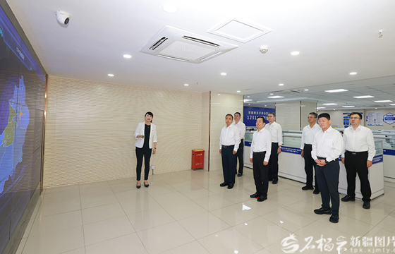 陈小江艾尔肯·吐尼亚孜在自治区市场监管局调研座谈