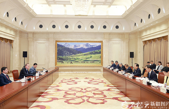 陈小江艾尔肯·吐尼亚孜会见塔吉克斯坦第一副总理霍利克佐达